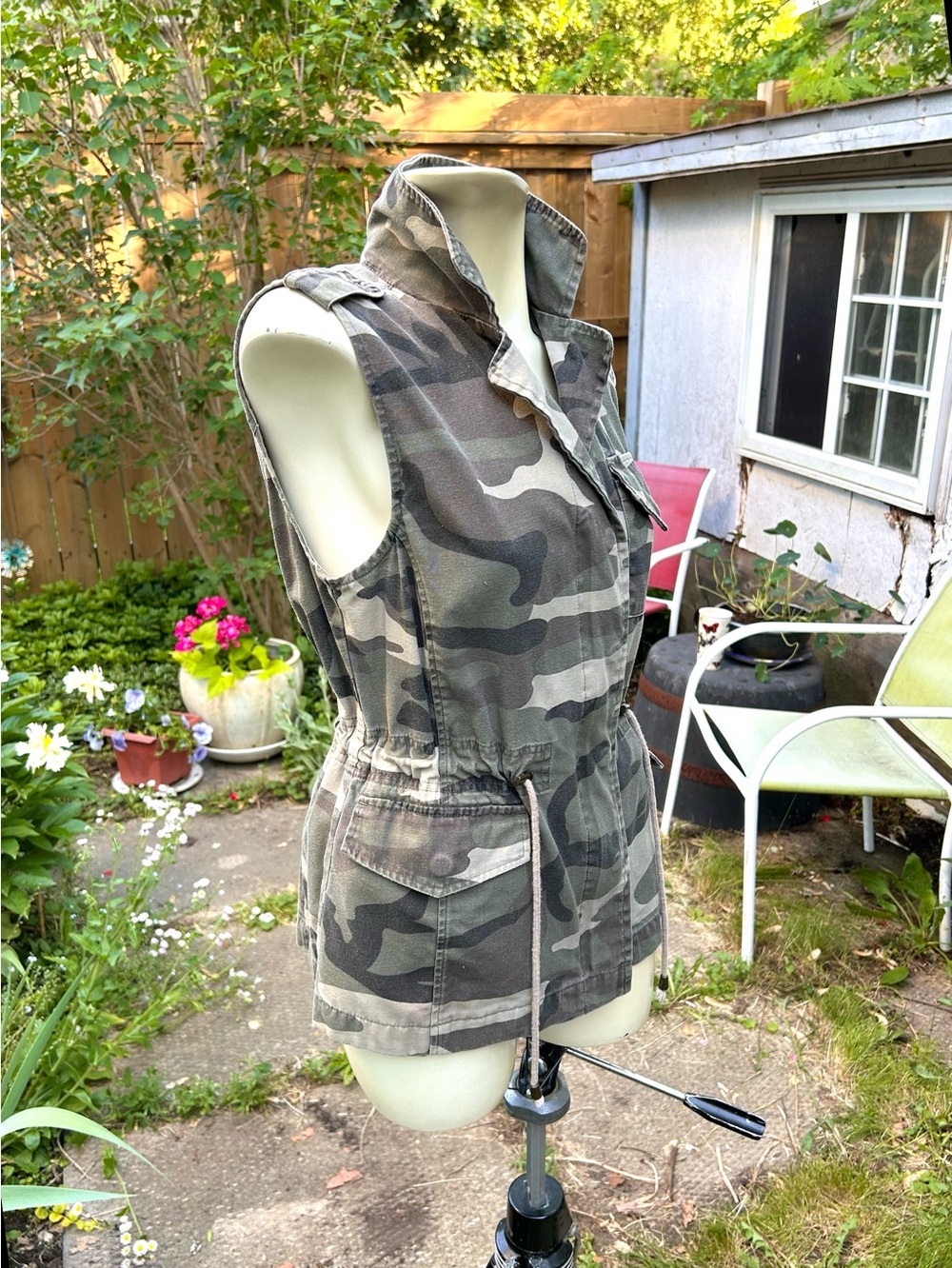 🧟‍♀️Camo Zip-Up Vest